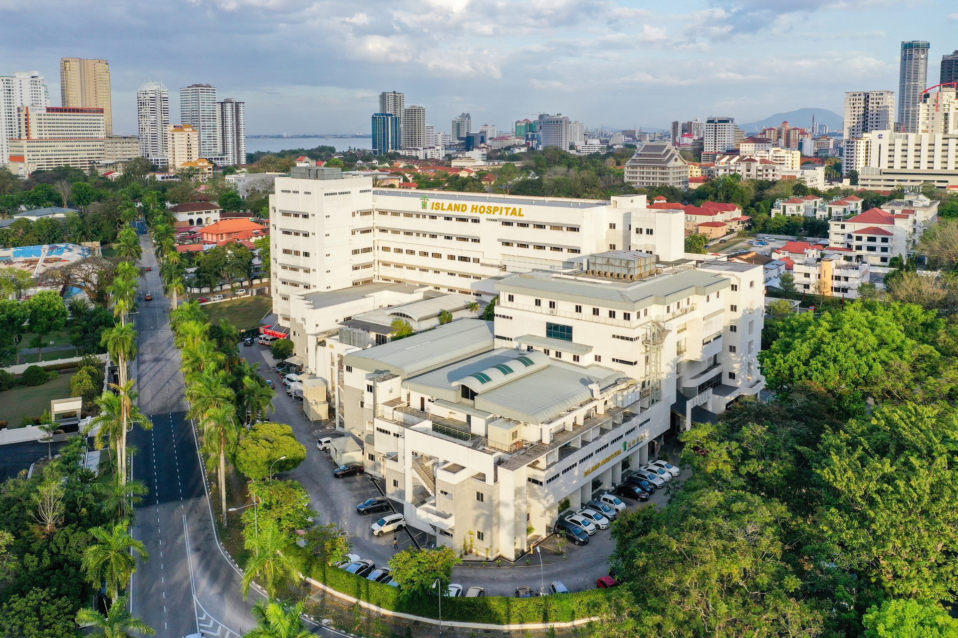 Penang private hospital and healthcare facilities accessible within 15 minutes from TheLume at Andaman